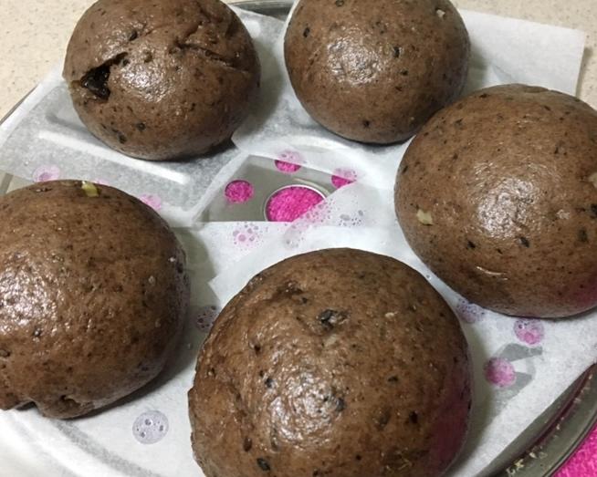 黑麦芝士夹心核桃芝麻葡萄干馒头