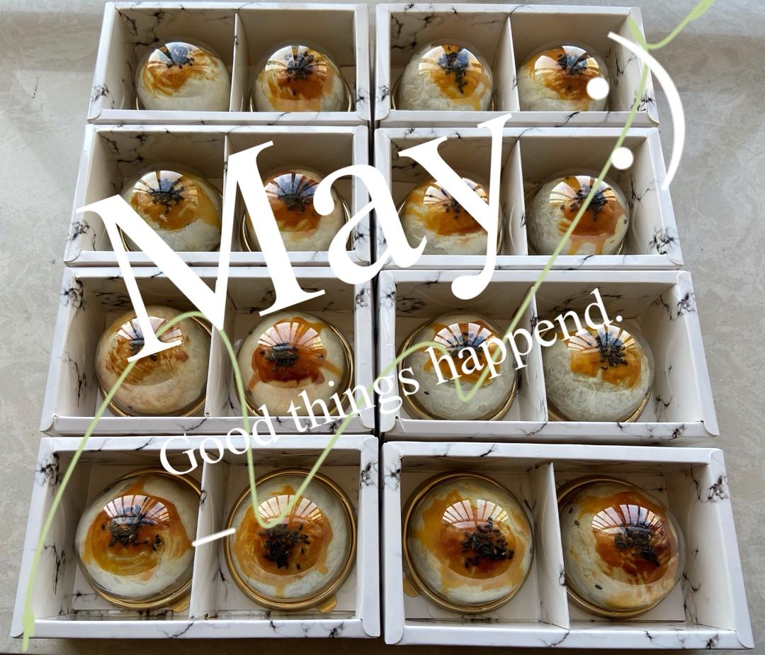 蛋黄酥                                            不腻 不甜 一切刚刚好