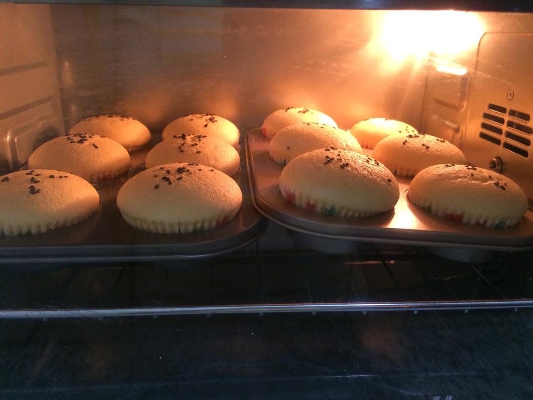 原味戚风纸杯蛋糕（烤箱做纸杯蛋糕）