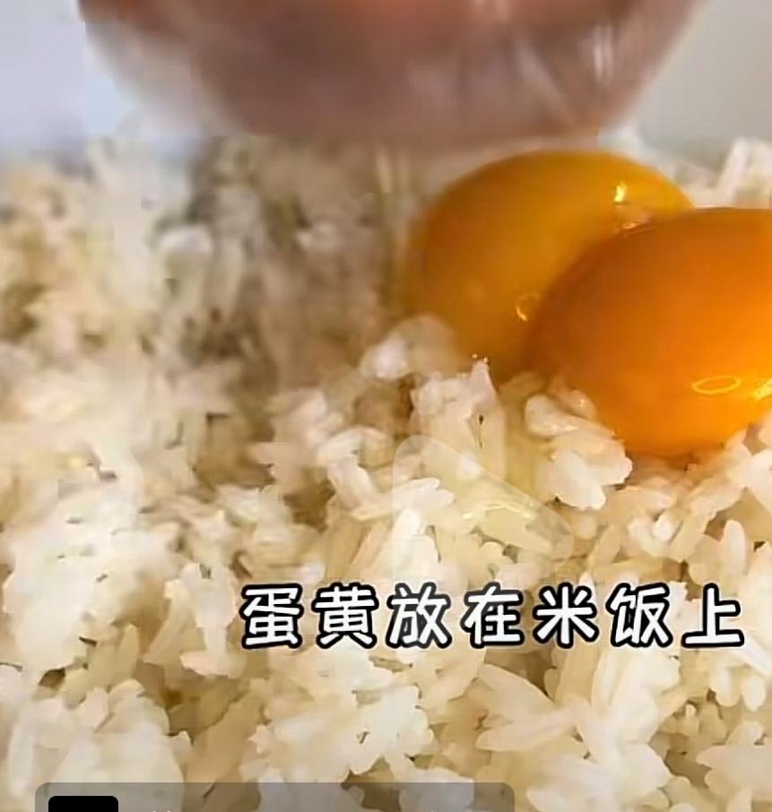 外婆菜炒米饭小吊梨汤  五花肉沫炒辣椒   外婆菜炒鸡蛋  梅干菜炒饭的做法 步骤1