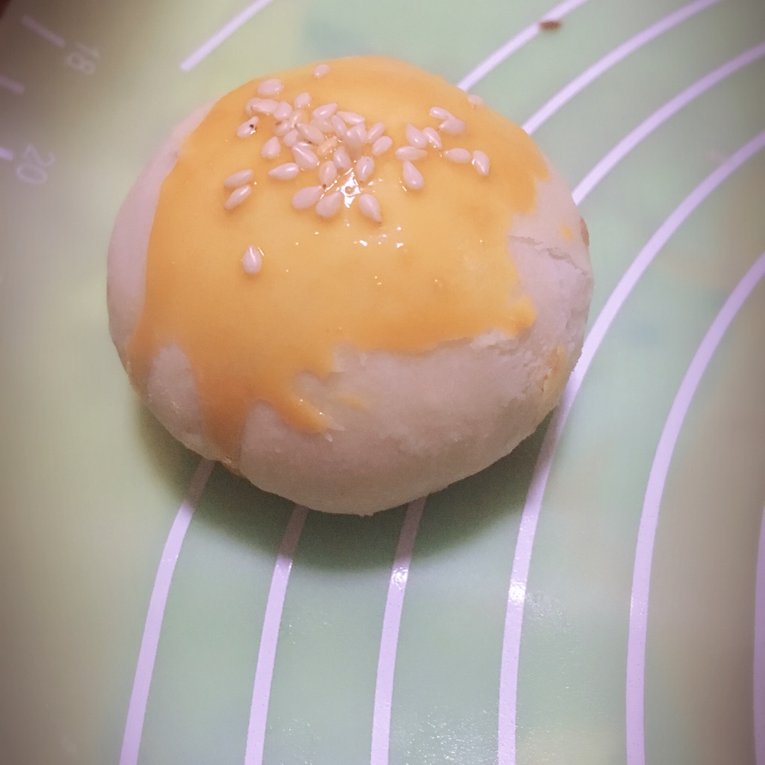 蛋黄酥 Danhuangsu