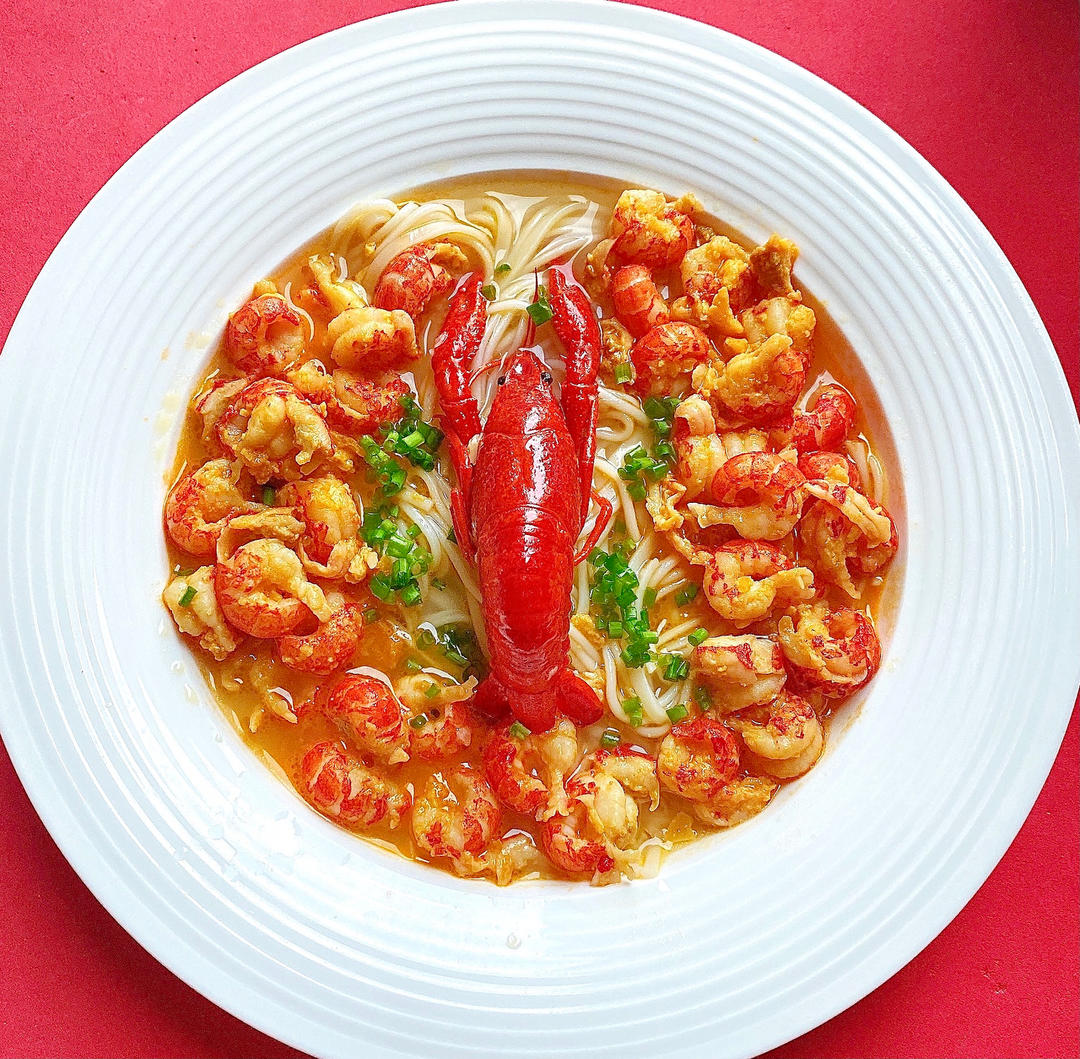 好吃的小龙虾拌面