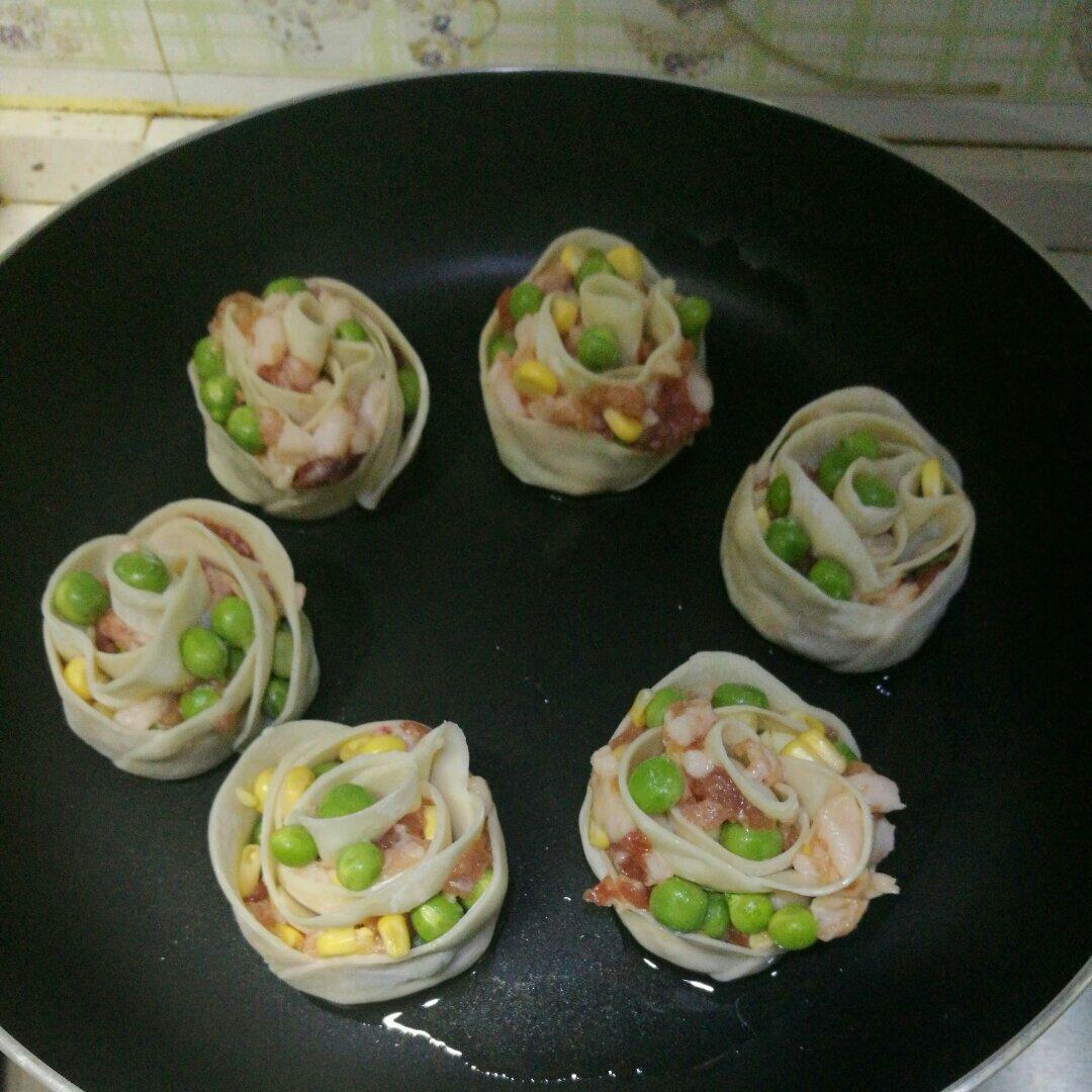 玫瑰花抱蛋煎饺