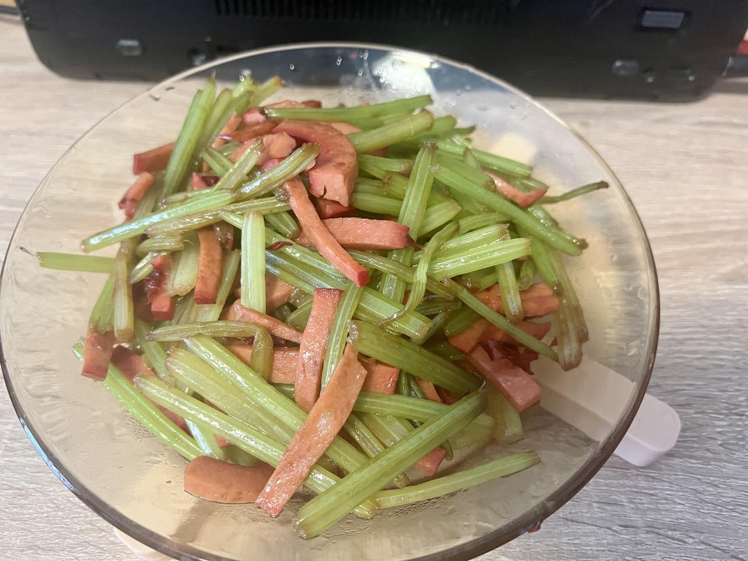 芹菜炒火腿