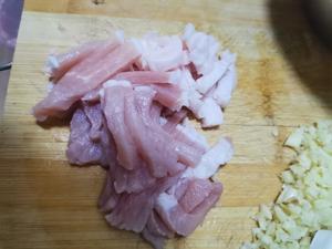 肉丝豆角丝胡萝卜丝-三色炒三丝的做法 步骤4