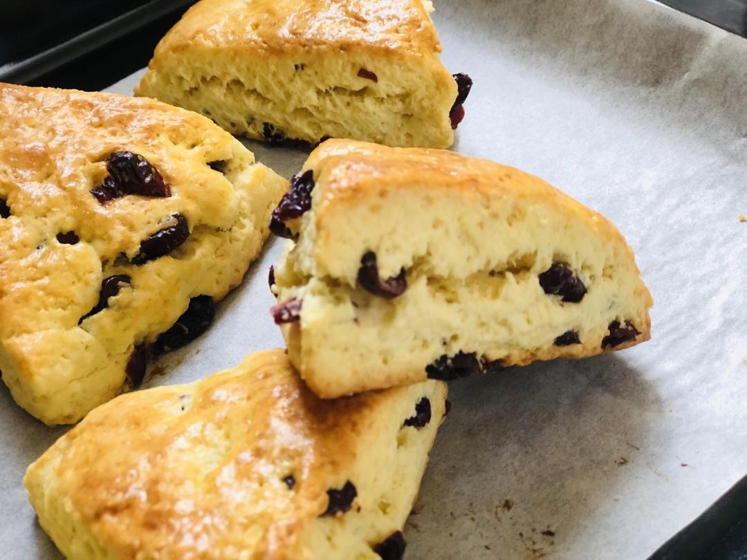 满屋飘香，口口都是满足——酥松香甜的蔓越莓蜜豆司康