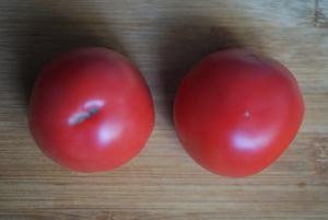 红配绿，大头菜炒西红柿的做法 步骤3