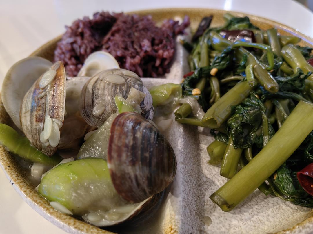 鲜掉眉毛的丝瓜炒花蛤，汤汁拌饭也是超级无敌！！