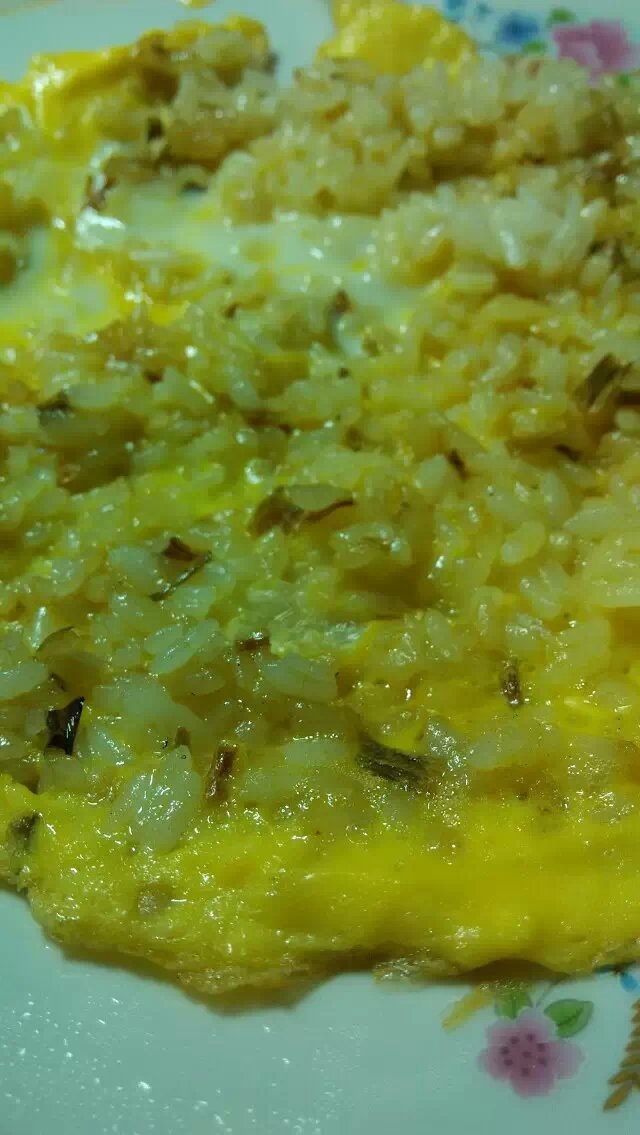 米饭煎蛋的做法