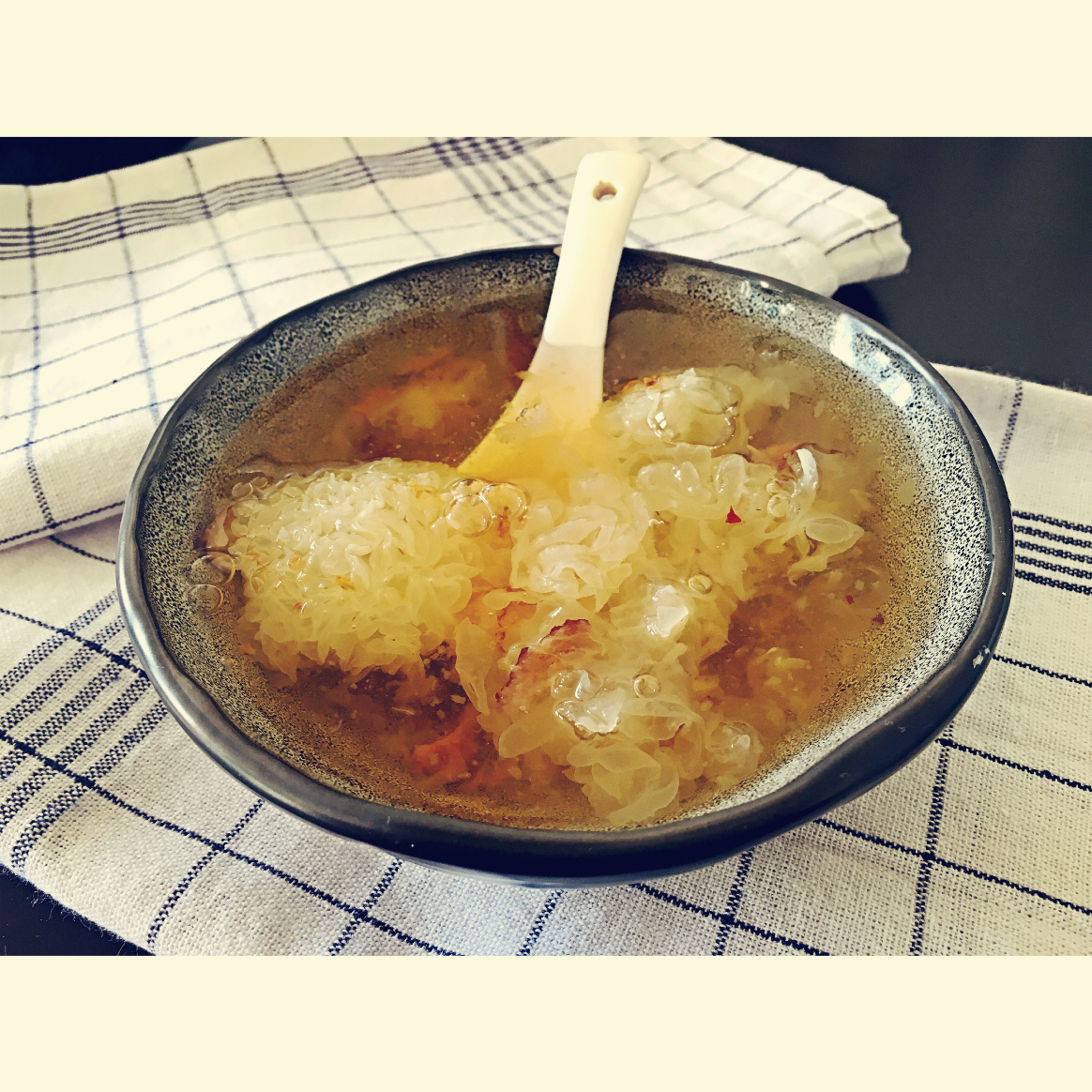 皂角米红枣银耳羹