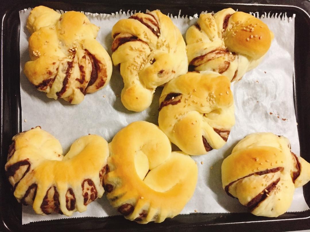 李小灿灿做的花式豆沙面包