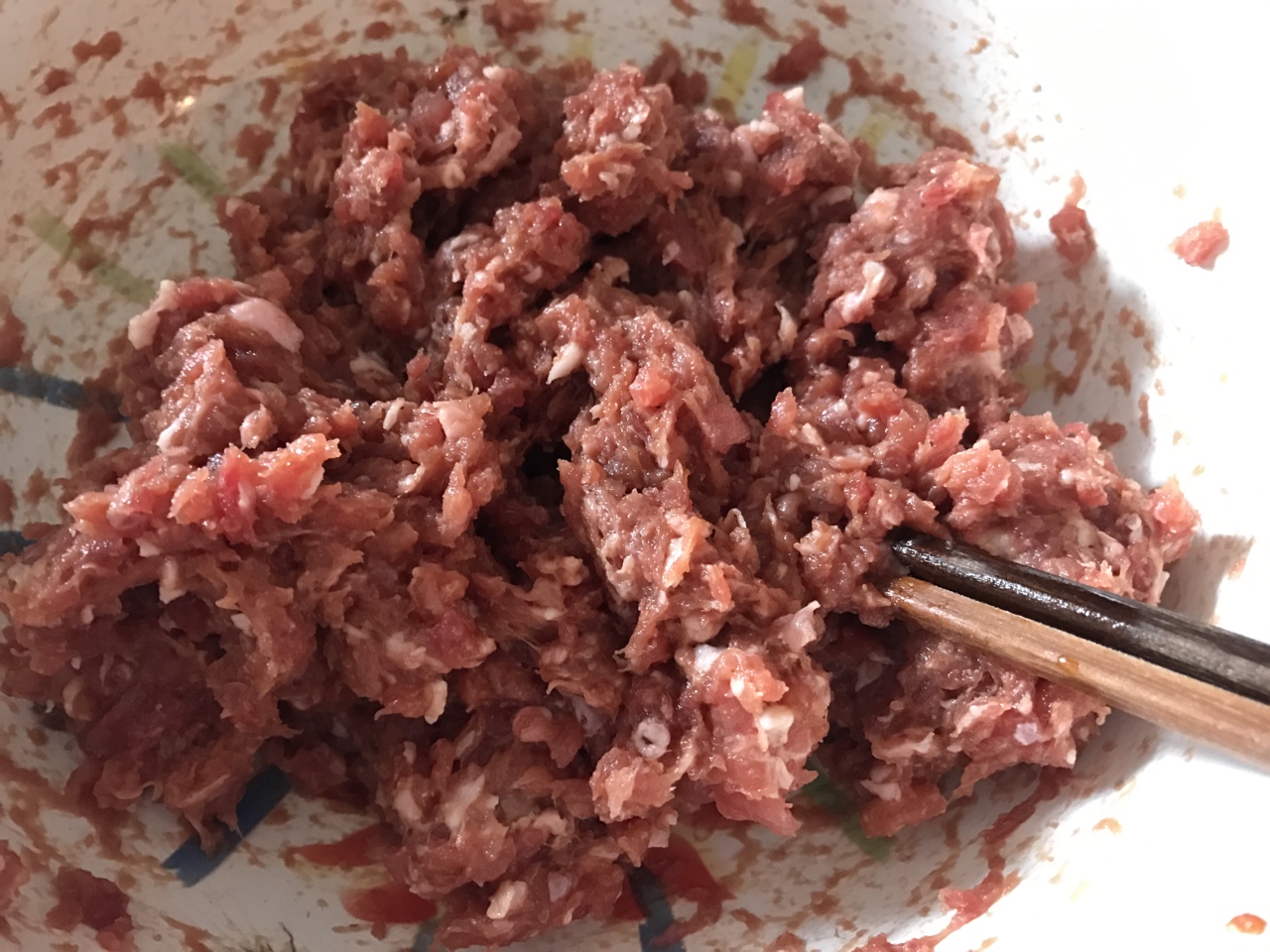 冬至过年春节都要吃的鲜甜蒜苗（蒜苔）猪肉馅饺子的做法 步骤1