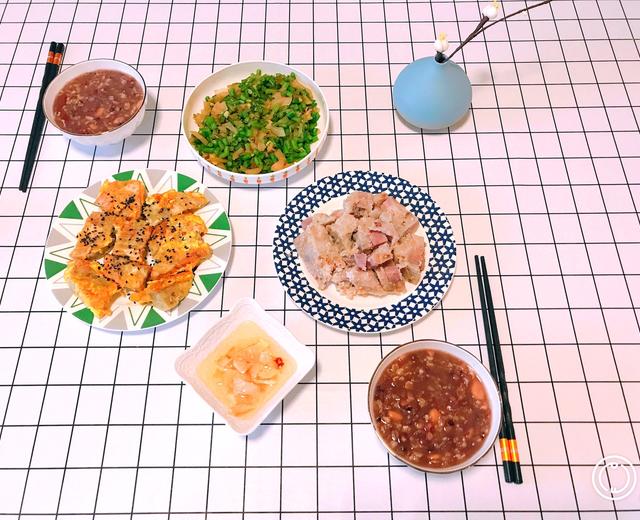 营养早餐系列-杂粮粥+自制芋头糕双吃+潮州咸菜炒豆角粒的做法