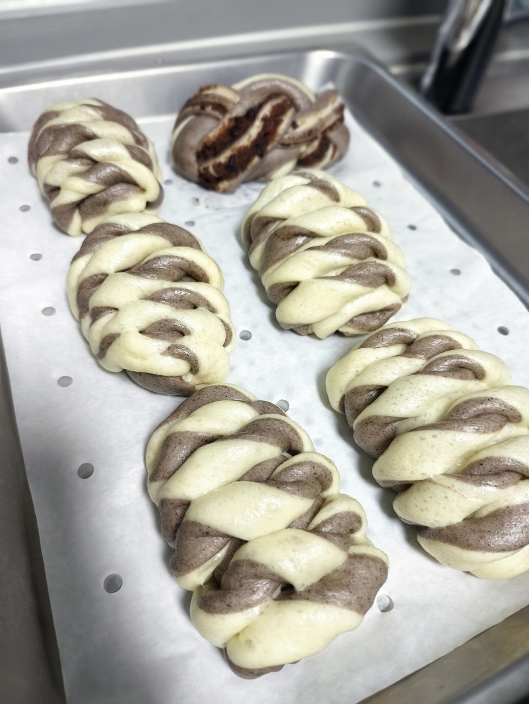 双色螺纹豆沙卷