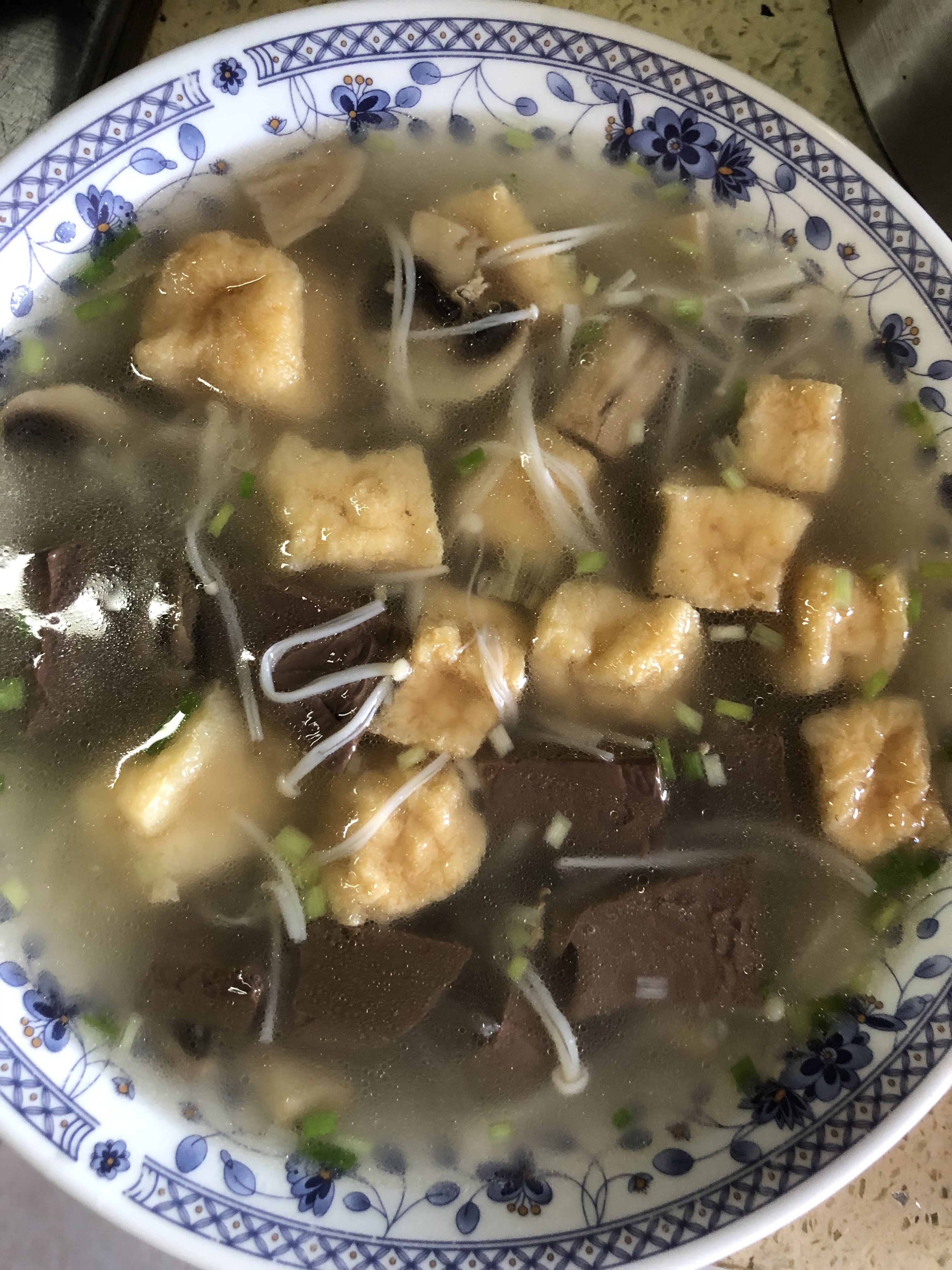 鸭血混搭油豆腐汤