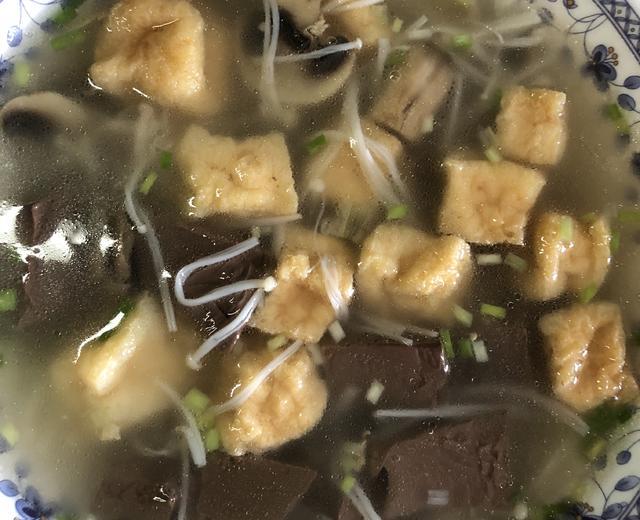 鸭血混搭油豆腐汤