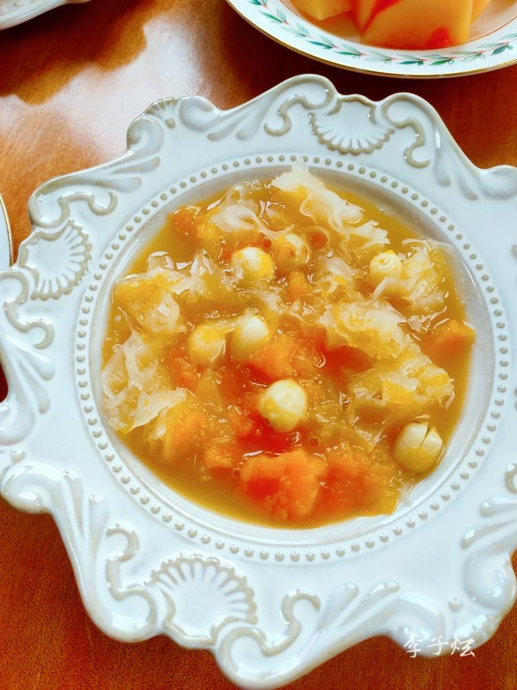银耳南瓜莲子羹的做法