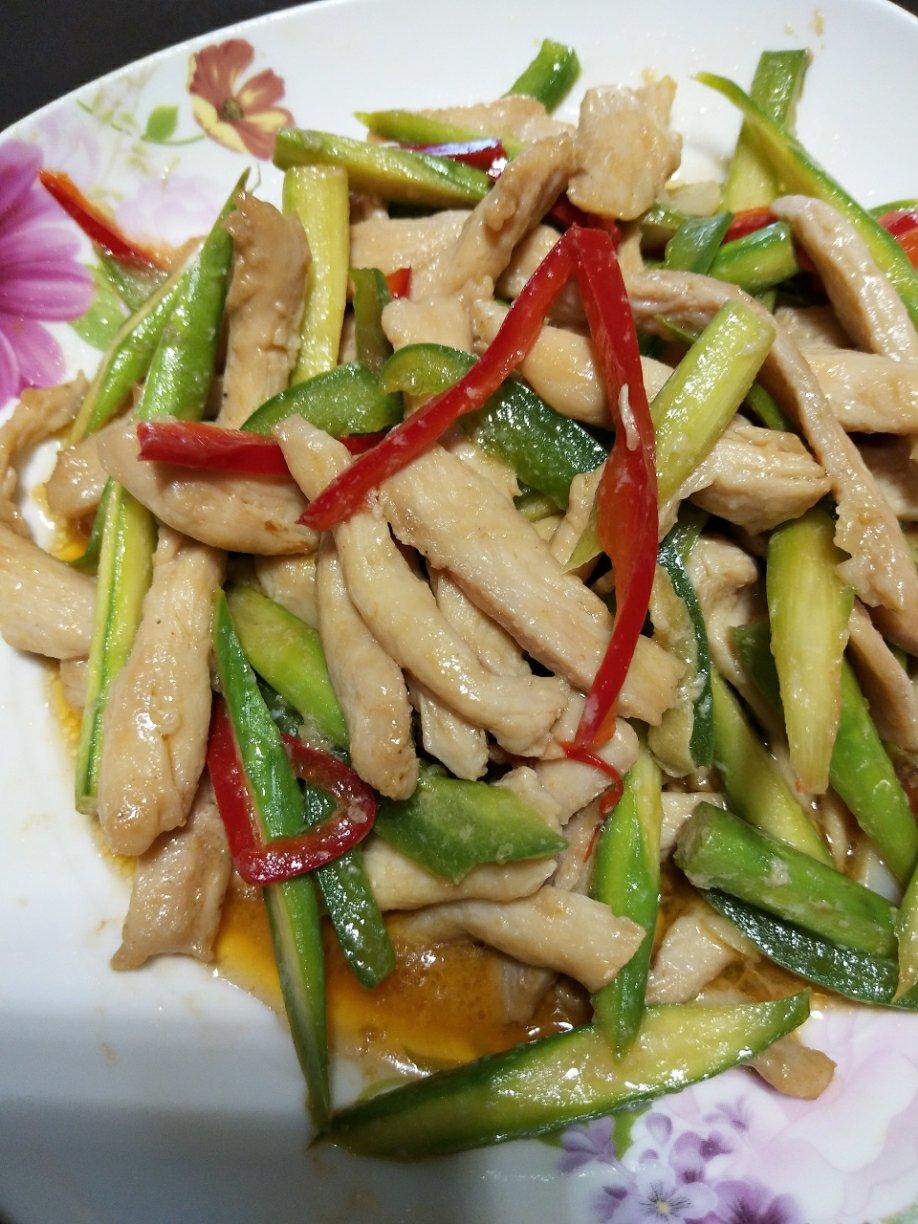 芦笋炒鸡丁