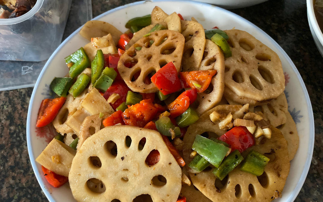 爽脆酸辣的炒藕片