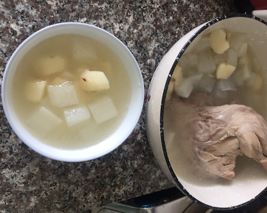 一碗清爽的白萝卜马蹄鸭汤🍲（解决秋天喉咙干，怎么喝水都不解渴的你）的做法