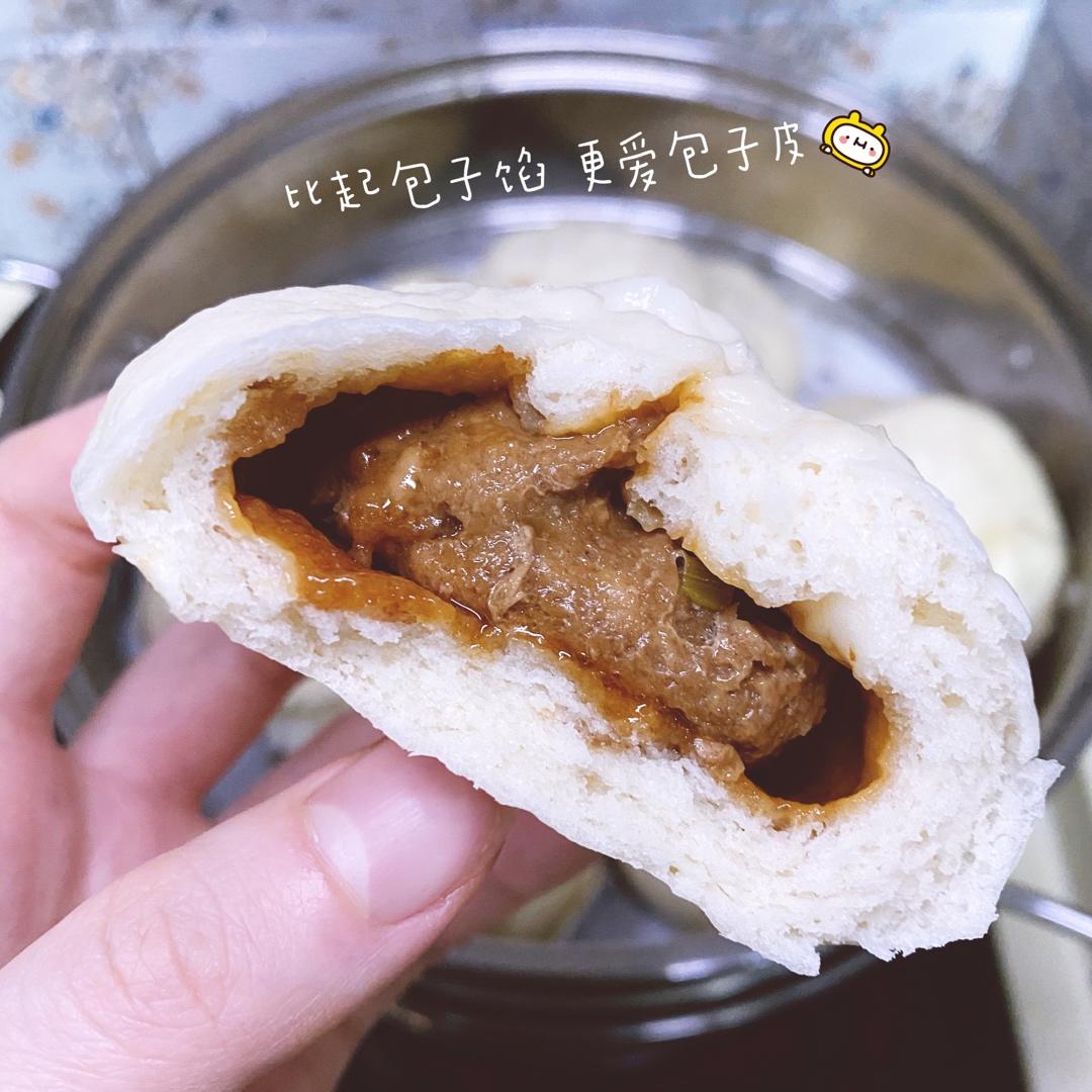 松软多汁的肉包子