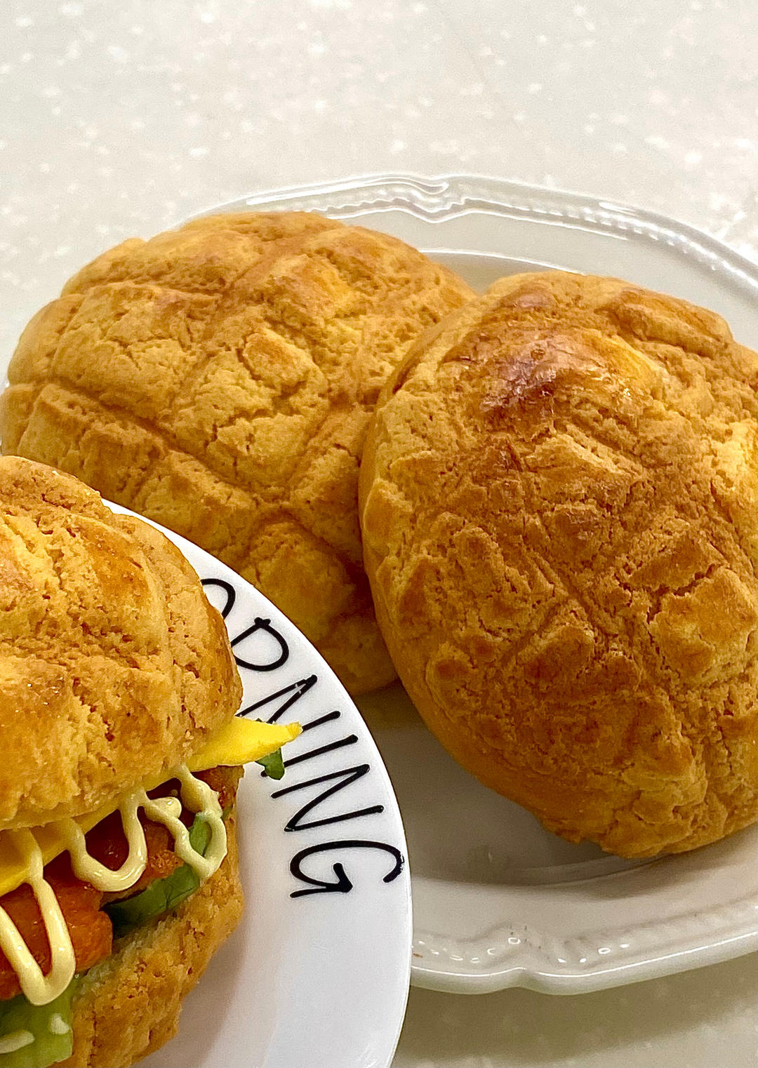 好吃到炸裂的港式菠萝包（附带制作酥皮的小视频）
