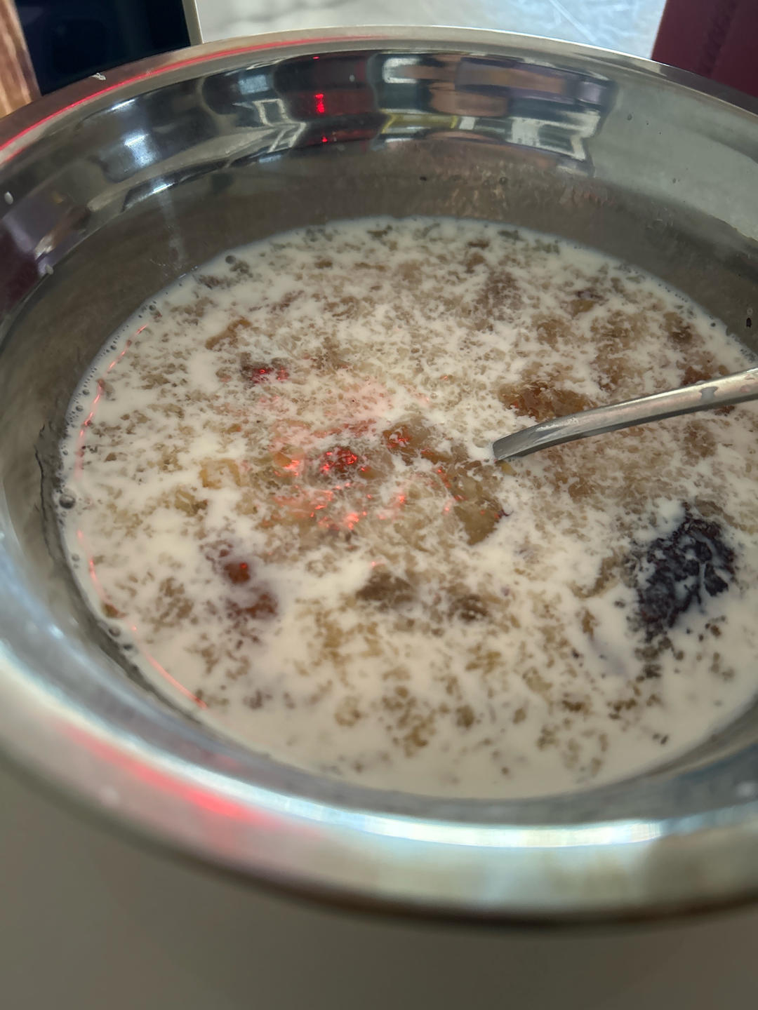 桃胶银耳莲子牛奶羹