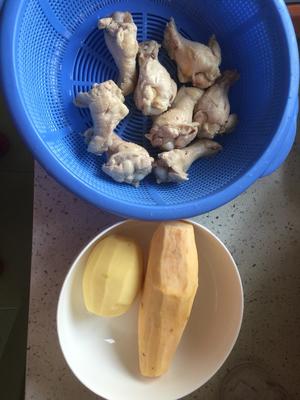 鸡翅膀根炖土豆地瓜的做法 步骤1