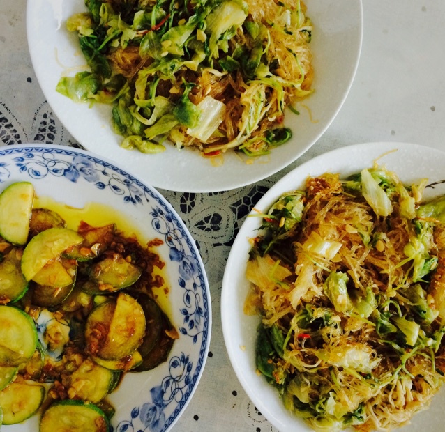 卷心菜炒粉丝 Glass noodles with Cabbage