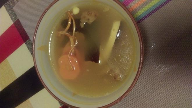 椰子蟲草花豬骨湯的做法
