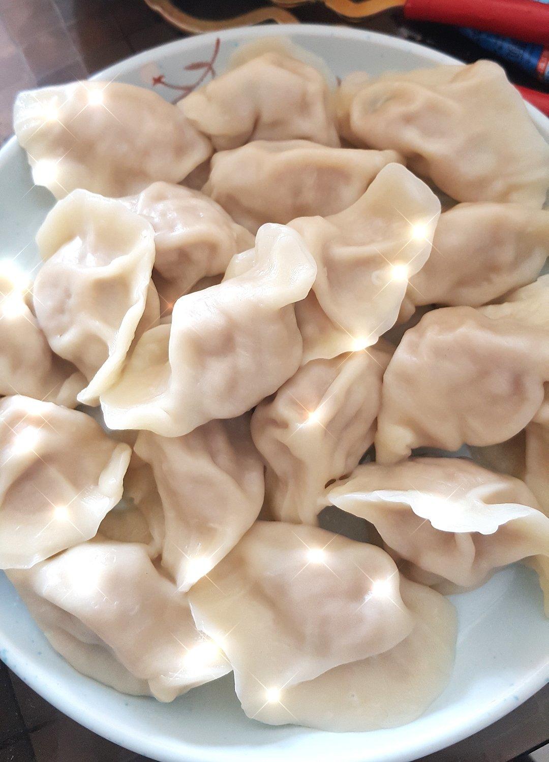 饺子 堂妈教你做鲜藕猪肉水饺 福小承做的堂妈教你做鲜藕猪肉水饺