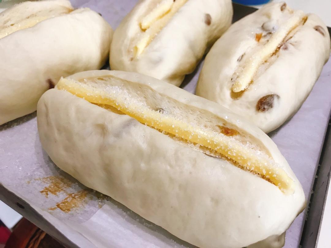 葡萄软欧（仿原麦山丘）Milk flavored bread filled with raisins and butter