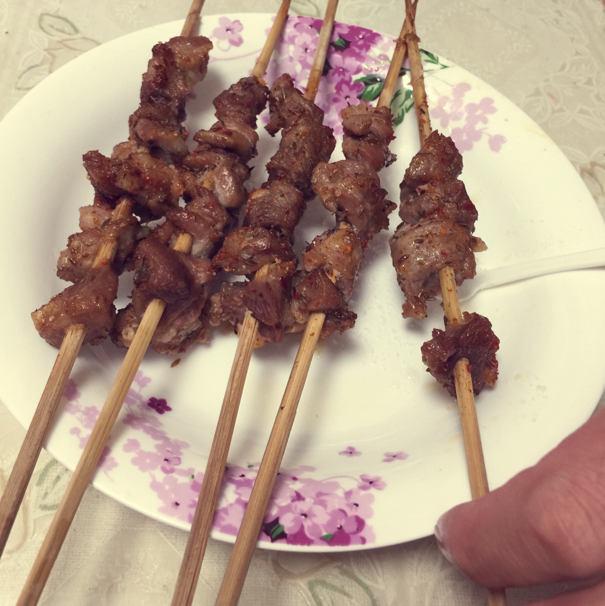 甜圆圈儿做的生烤羊肉串