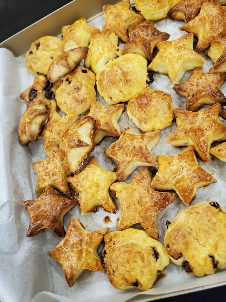 【视频】3分钟 奶油司康Scone(可能是世界上最快手的司康) 消耗淡奶油～