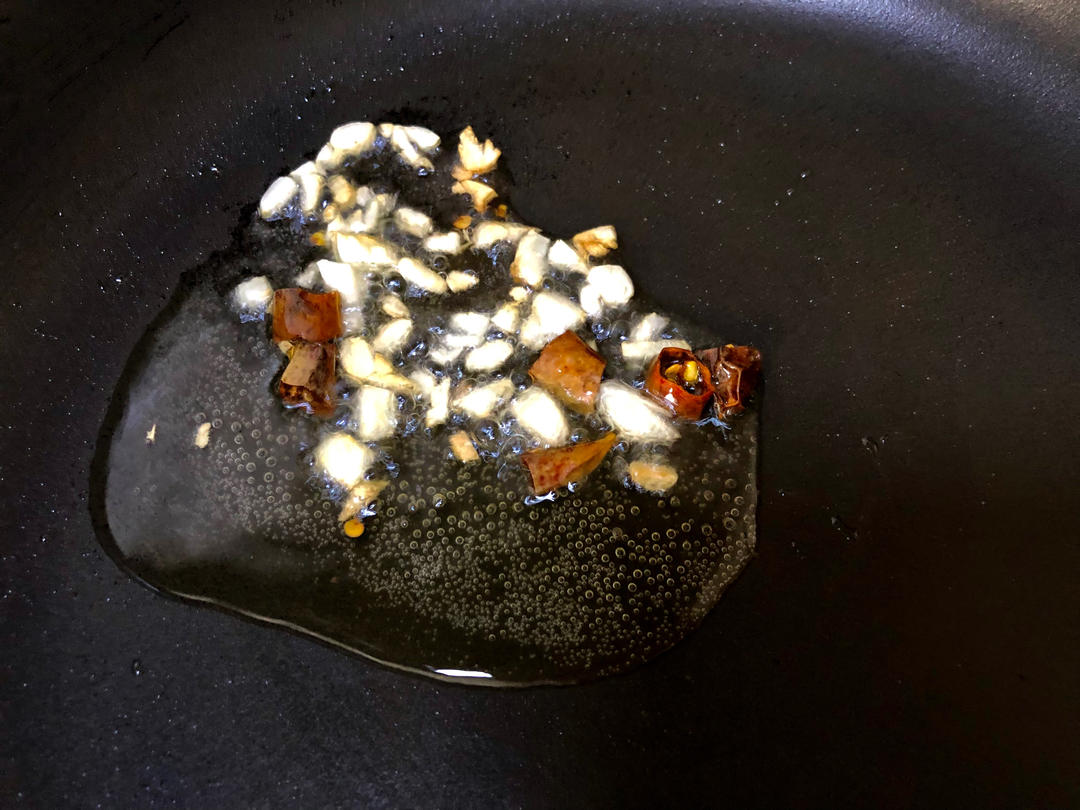 蒜蓉空心菜的做法 步骤1