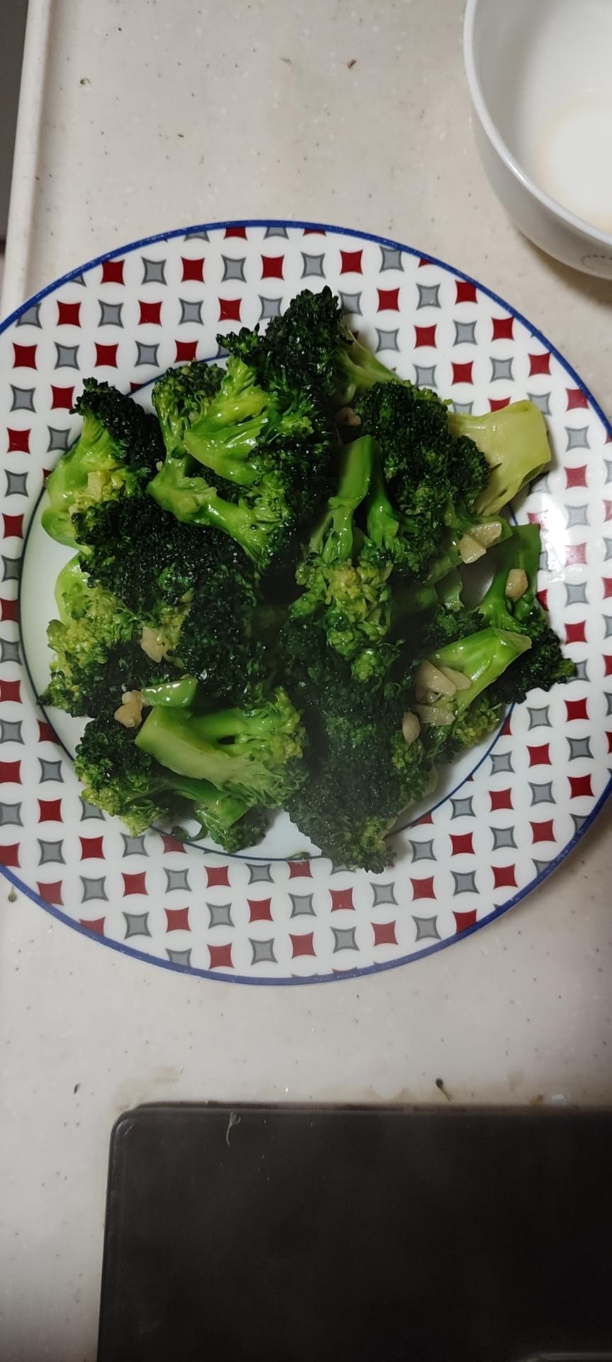 好吃到爆的耗油蒜蓉西兰花(从不修图，喜欢请关注)