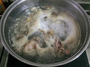 花生猪脚汤---养生汤的做法 步骤4