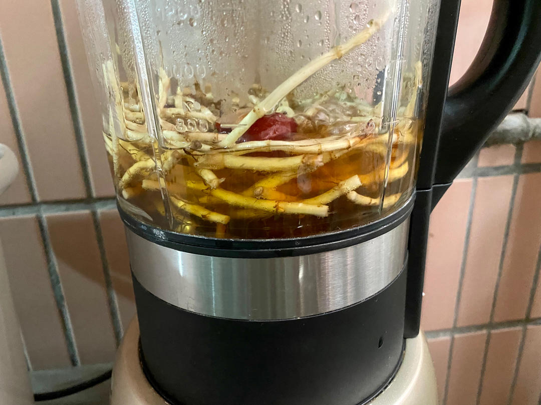 喉咙痛必喝的——鱼腥草浆