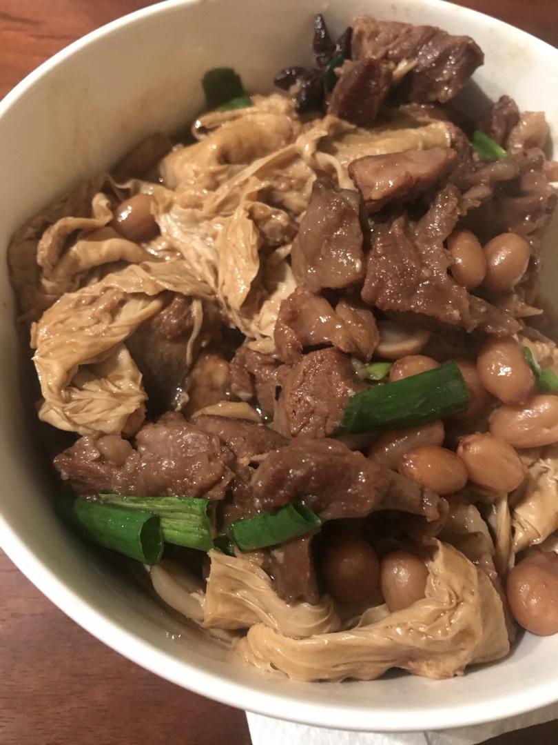 私房秘制粤式羊腩煲