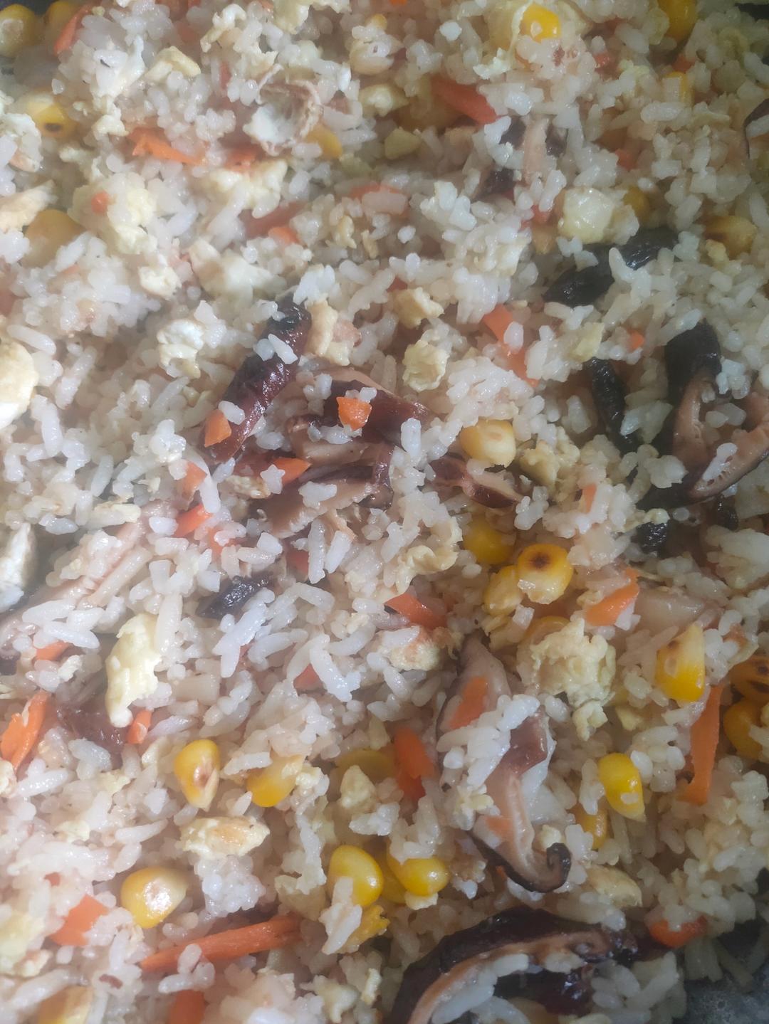 玉米胡萝卜火腿鸡蛋炒饭