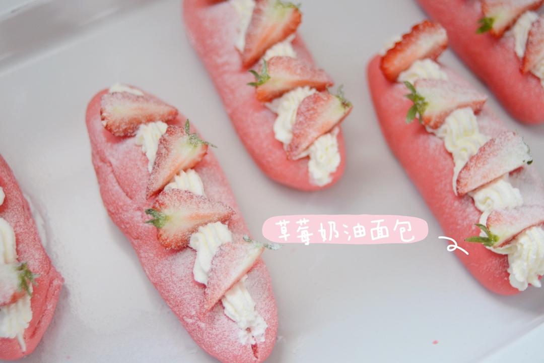 奶油草莓热狗面包