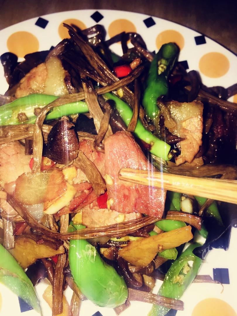 茶树菇炒腊肉