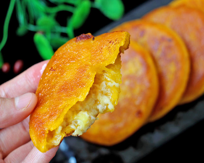 南瓜芝士糯米饼+南瓜豆沙糯米糍—换着花样做南瓜的做法