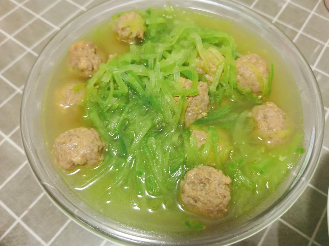 肉丸萝卜丝汤，养生又美味（生姜丸子汤）