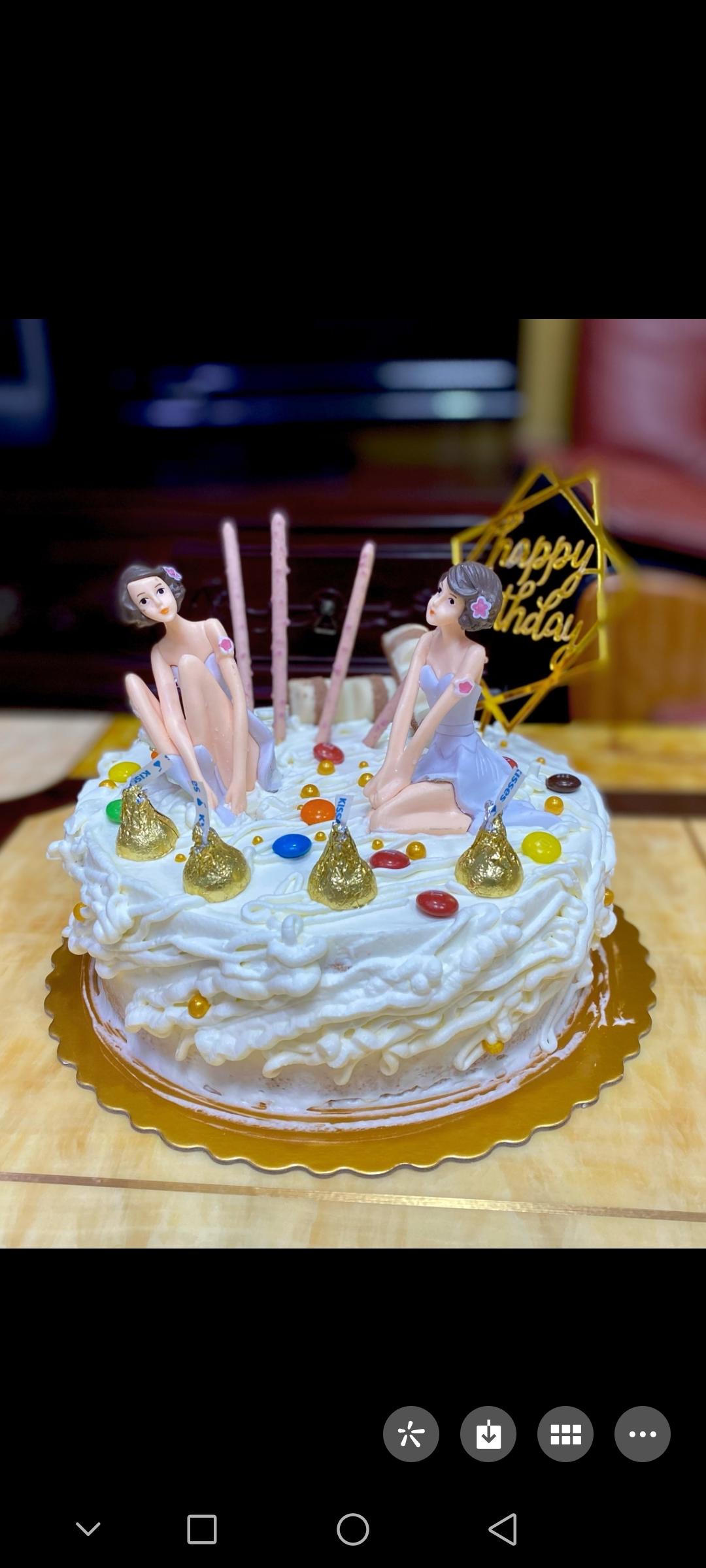 新手必成8寸生日蛋糕（详细多图干货经验分享，解决戚风蛋糕塌陷，奶油饰面涂不好，烤箱温度不好掌握等各种问题）