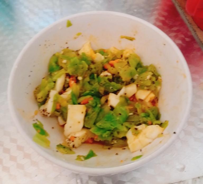 鸡蛋卷心菜沙拉