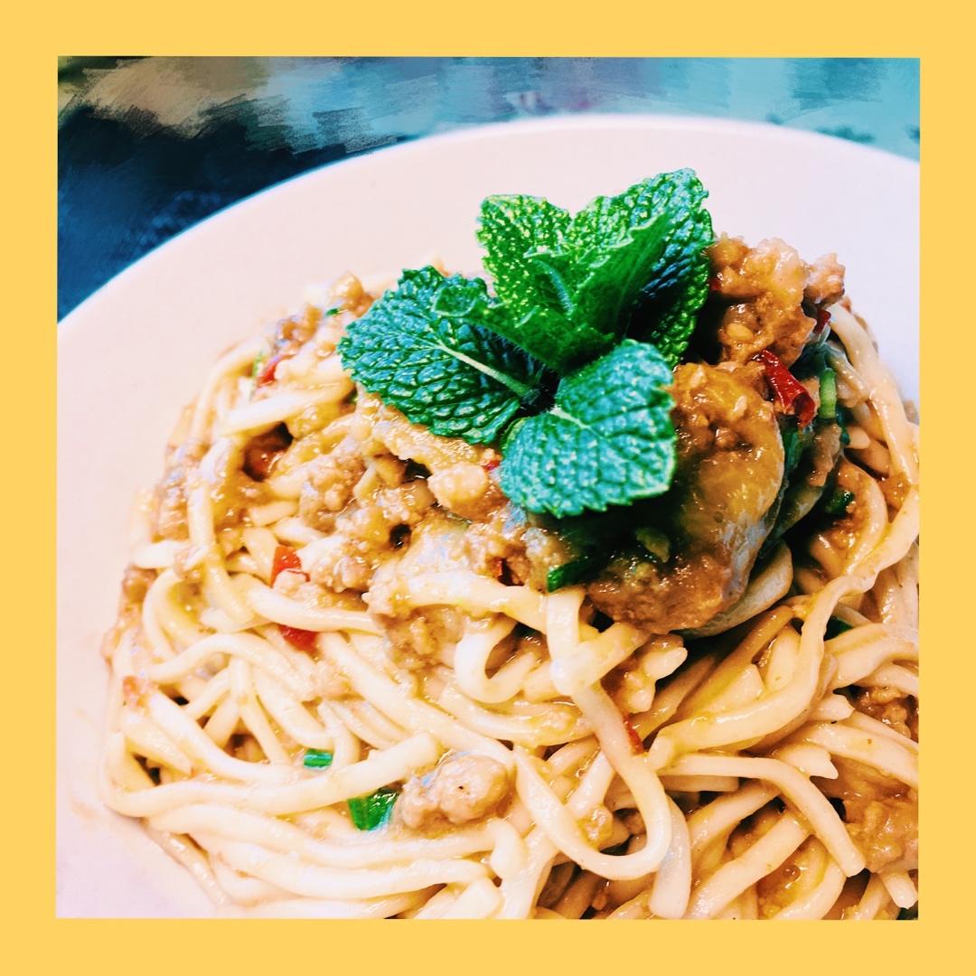 无敌好吃的【鱼香肉沫茄子焖面】，吃完舔盘🍜