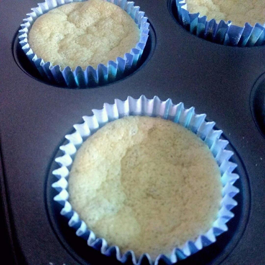 湿润浓郁香蕉三口CUP cake （无泡打粉）的做法 步骤9