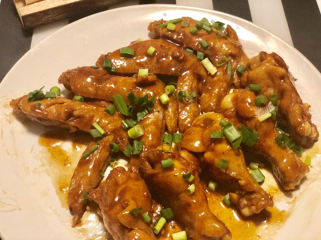 蒜香蚝油“巨型鸡翅”