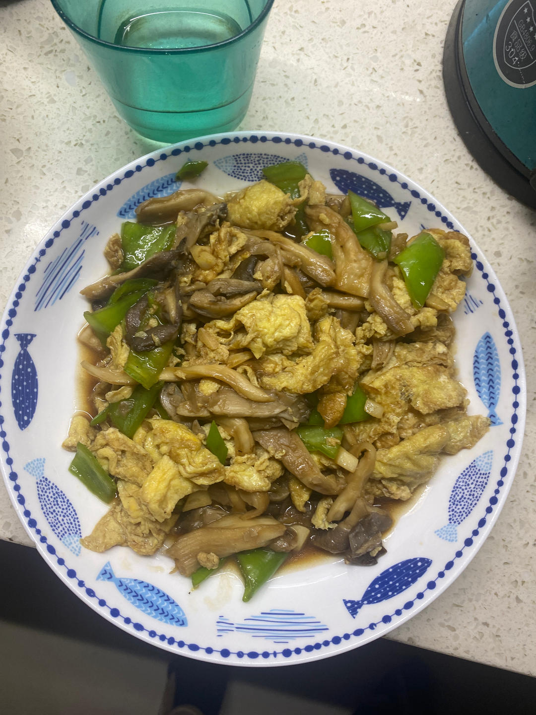 平菇青椒炒鸡蛋 好吃又营养的超快手家常菜